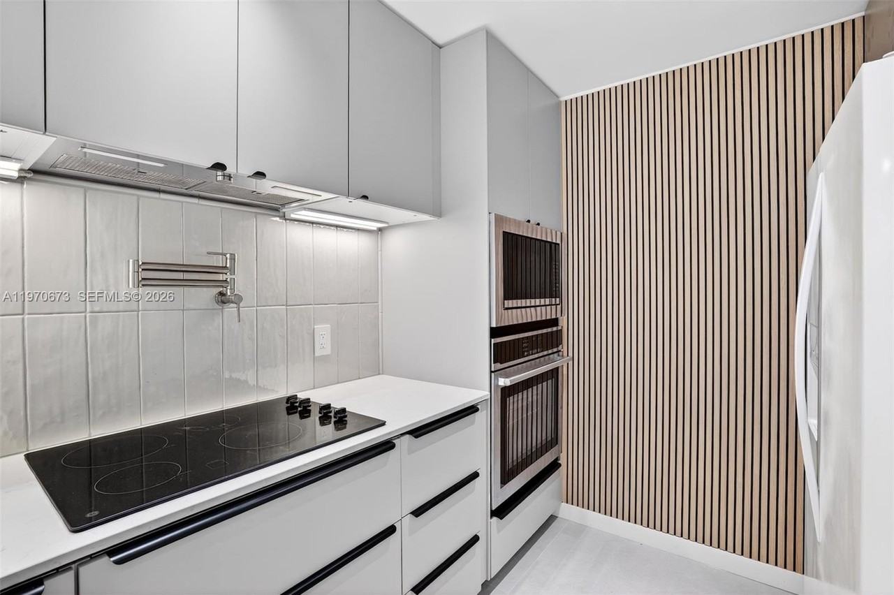 401 Se 10th St #B207 - Photo 7 of 33