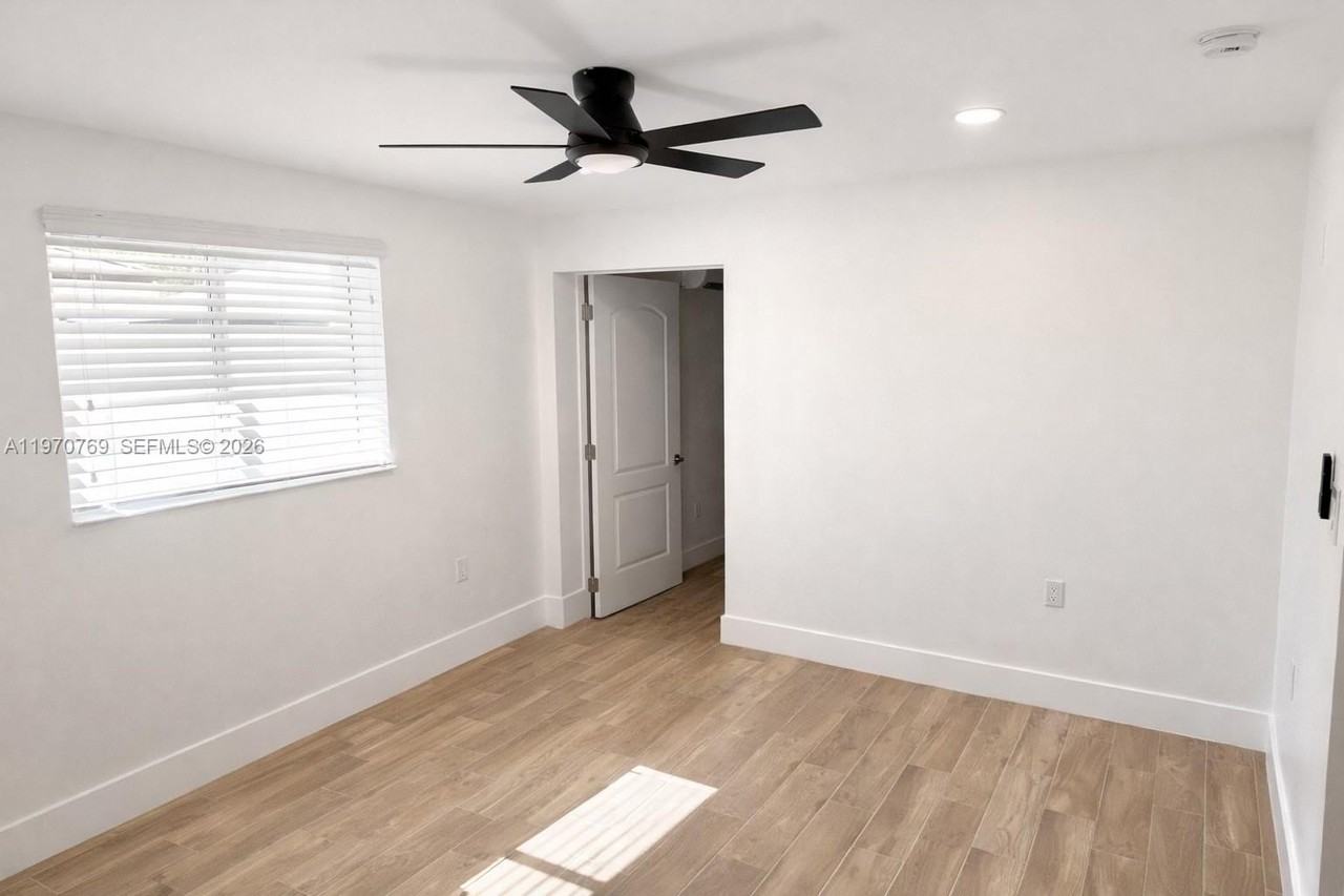 6416 Sw 15th St - Photo 3 of 12