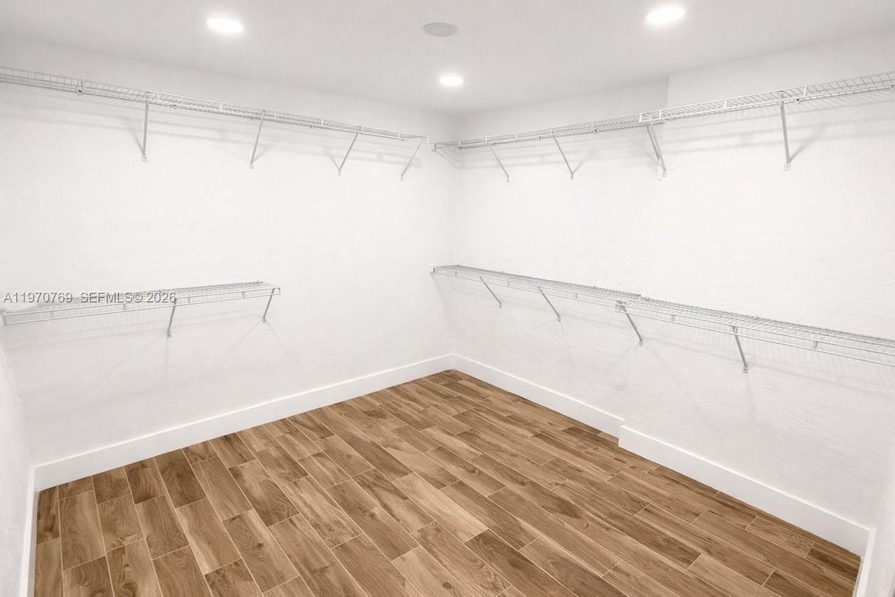 6416 Sw 15th St - Photo 4 of 12