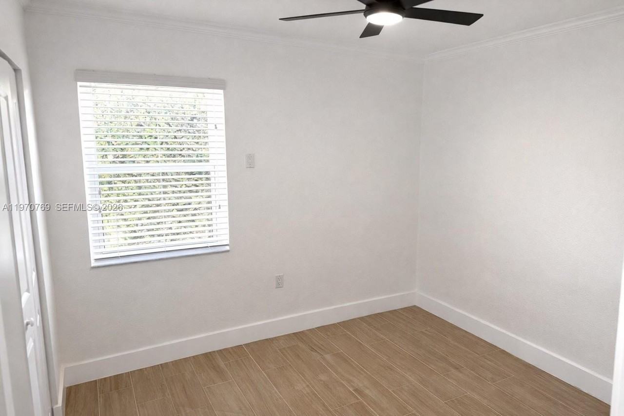 6416 Sw 15th St - Photo 7 of 12