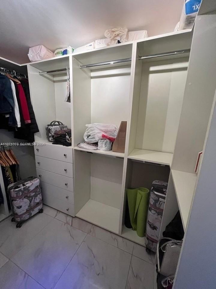 12770 Sw 18th St #NULL - Photo 6 of 37