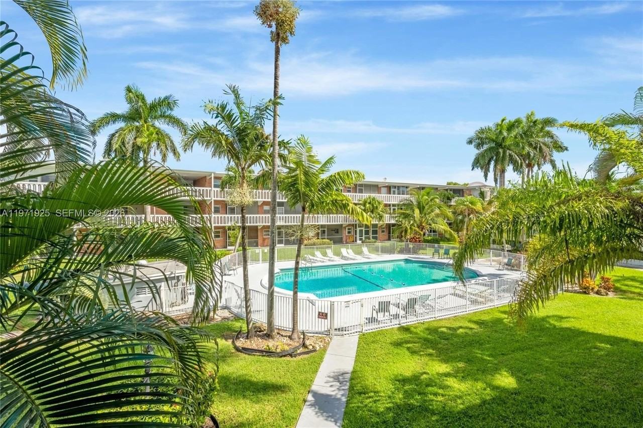 141 Ne 10th Ave #23C - Photo 2 of 26