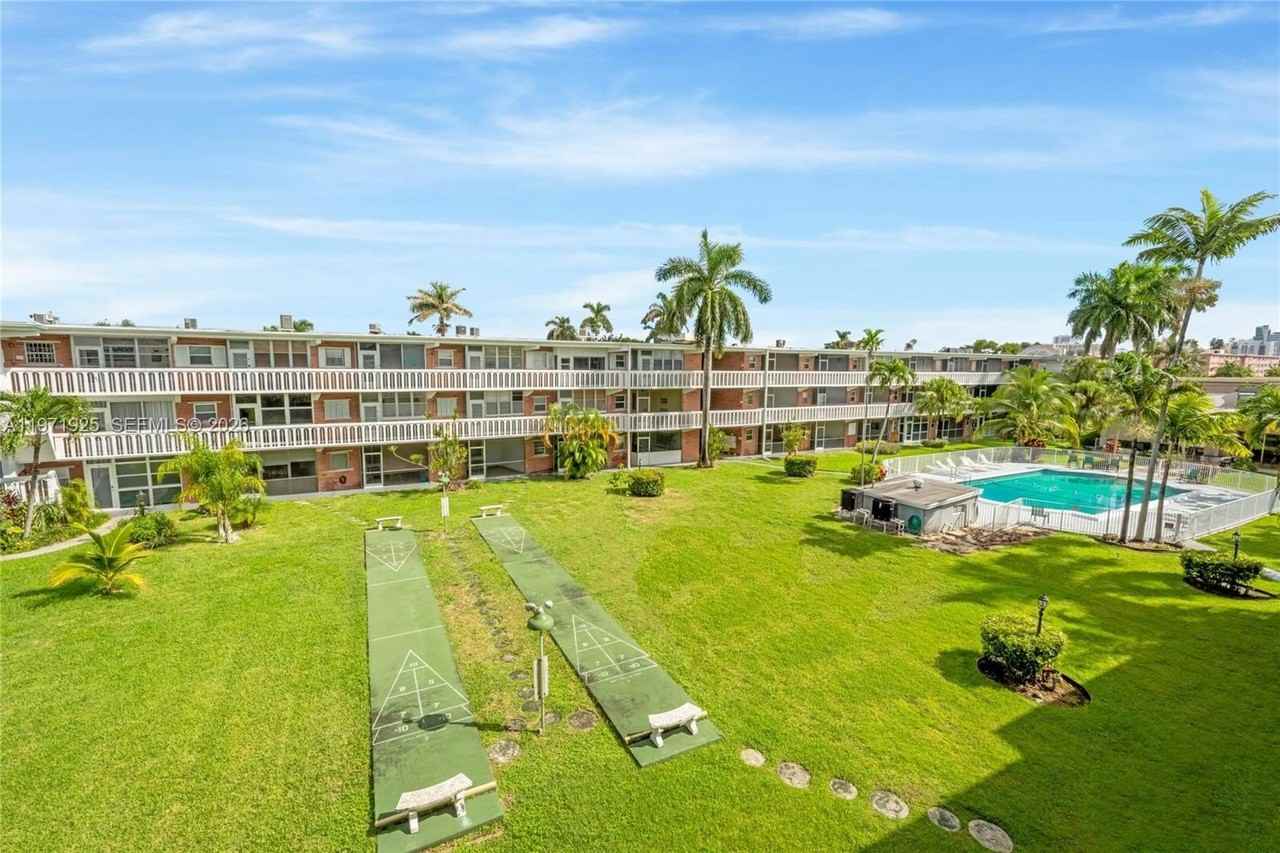 141 Ne 10th Ave #23C - Photo 3 of 26