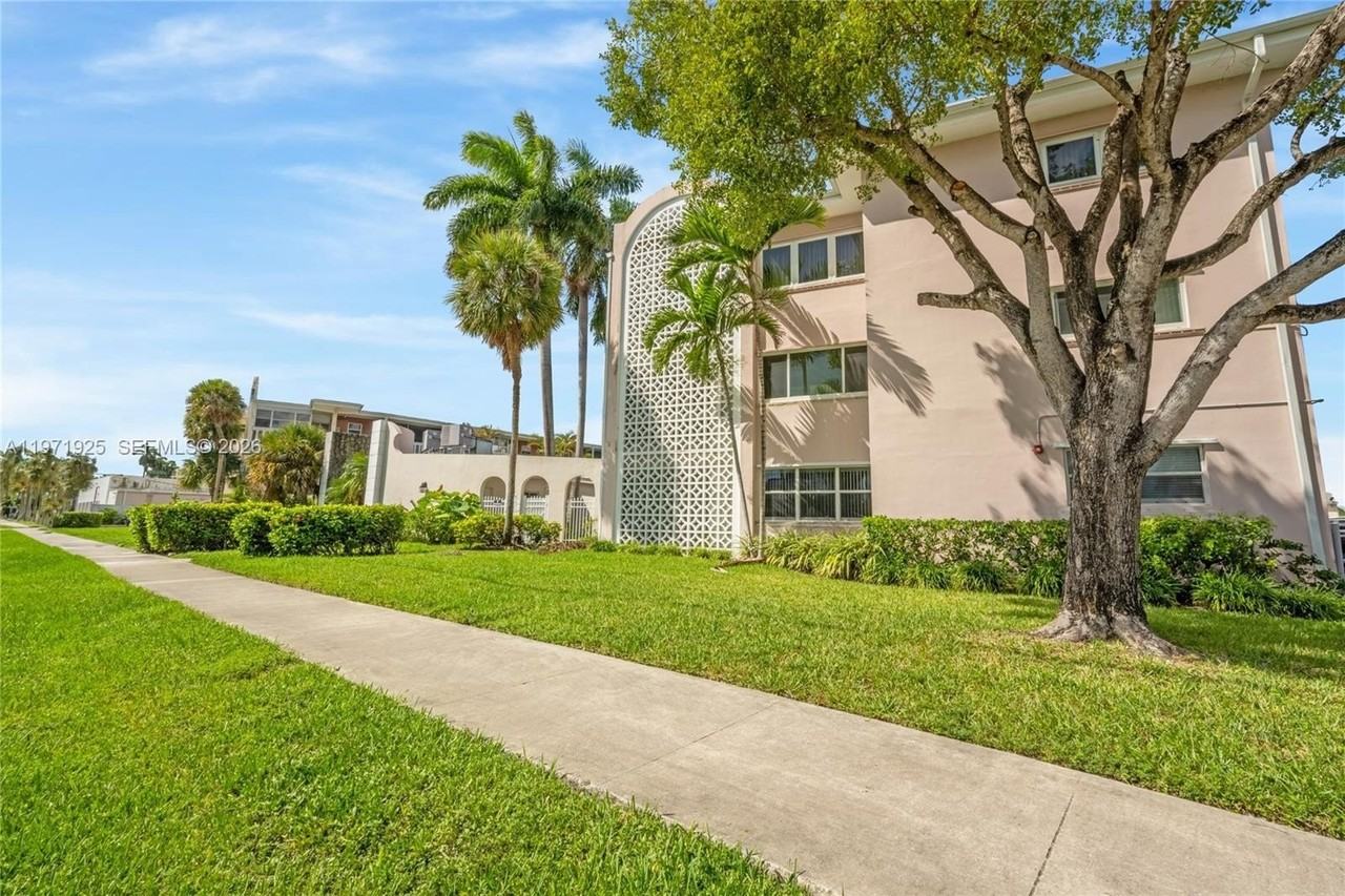 141 Ne 10th Ave #23C - Photo 5 of 26