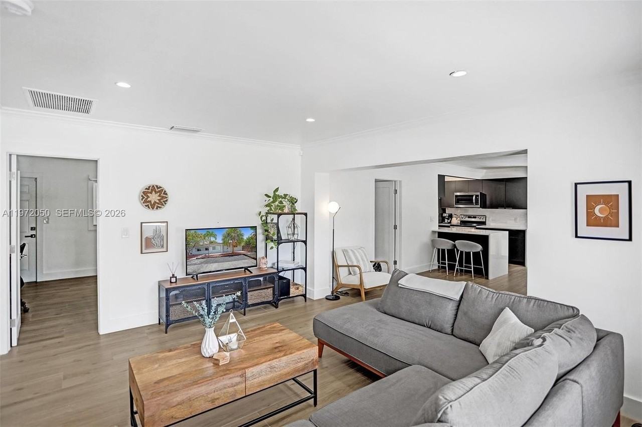 3320 Ne 13th Ave #3320 - Photo 3 of 36