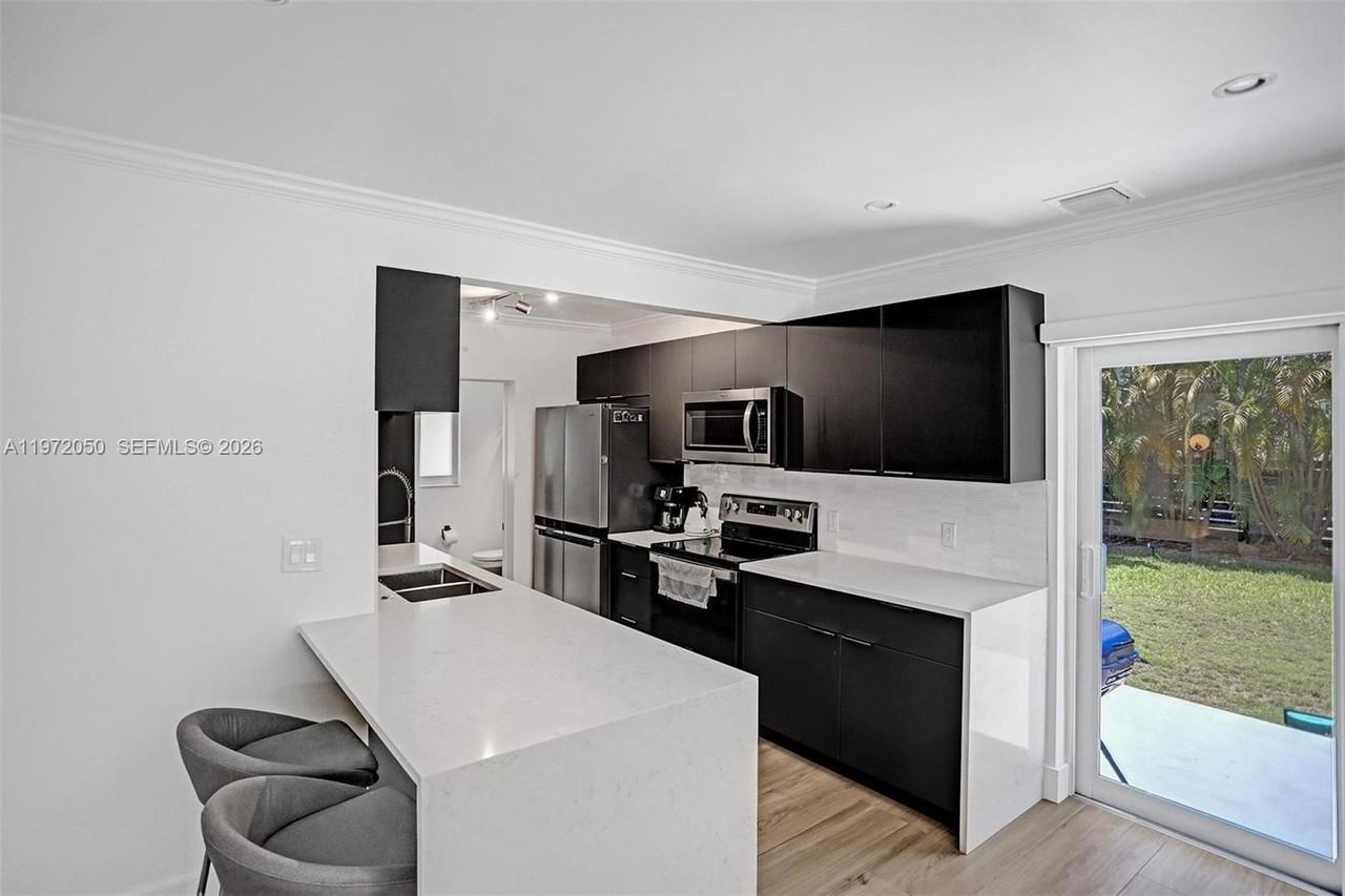 3320 Ne 13th Ave #3320 - Photo 4 of 36