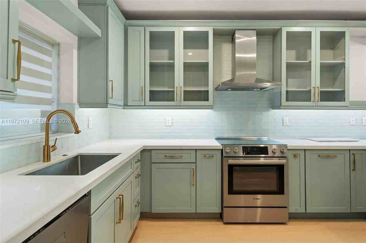 9002 Sw 62nd Ter #7D - Photo 3 of 27