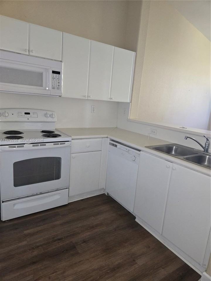 1677 Se 27th Ct #209 - Photo 5 of 5