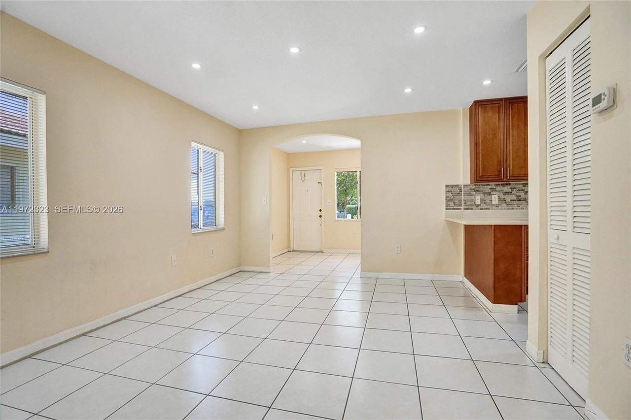 6103 Grant St - Photo 2 of 16