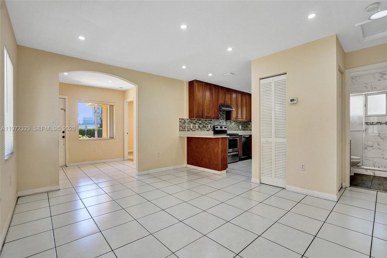 6103 Grant St - Photo 3 of 16