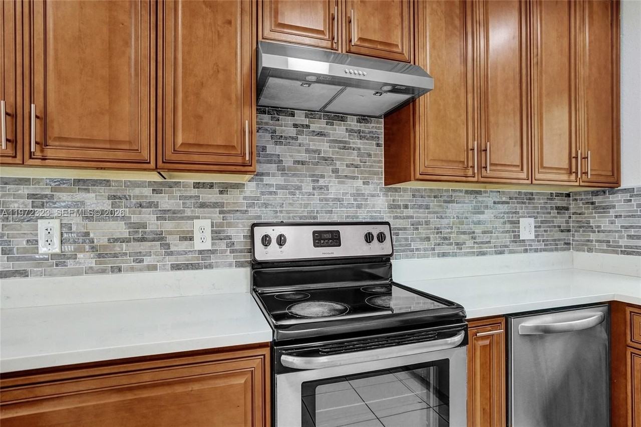 6103 Grant St - Photo 5 of 16