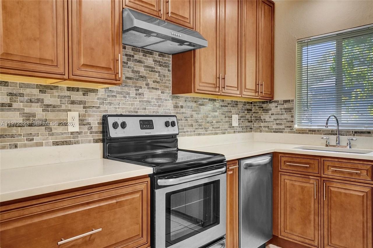 6103 Grant St - Photo 6 of 16