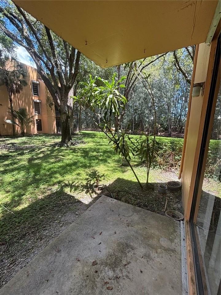 400 Commodore Dr #107 - Photo 6 of 12