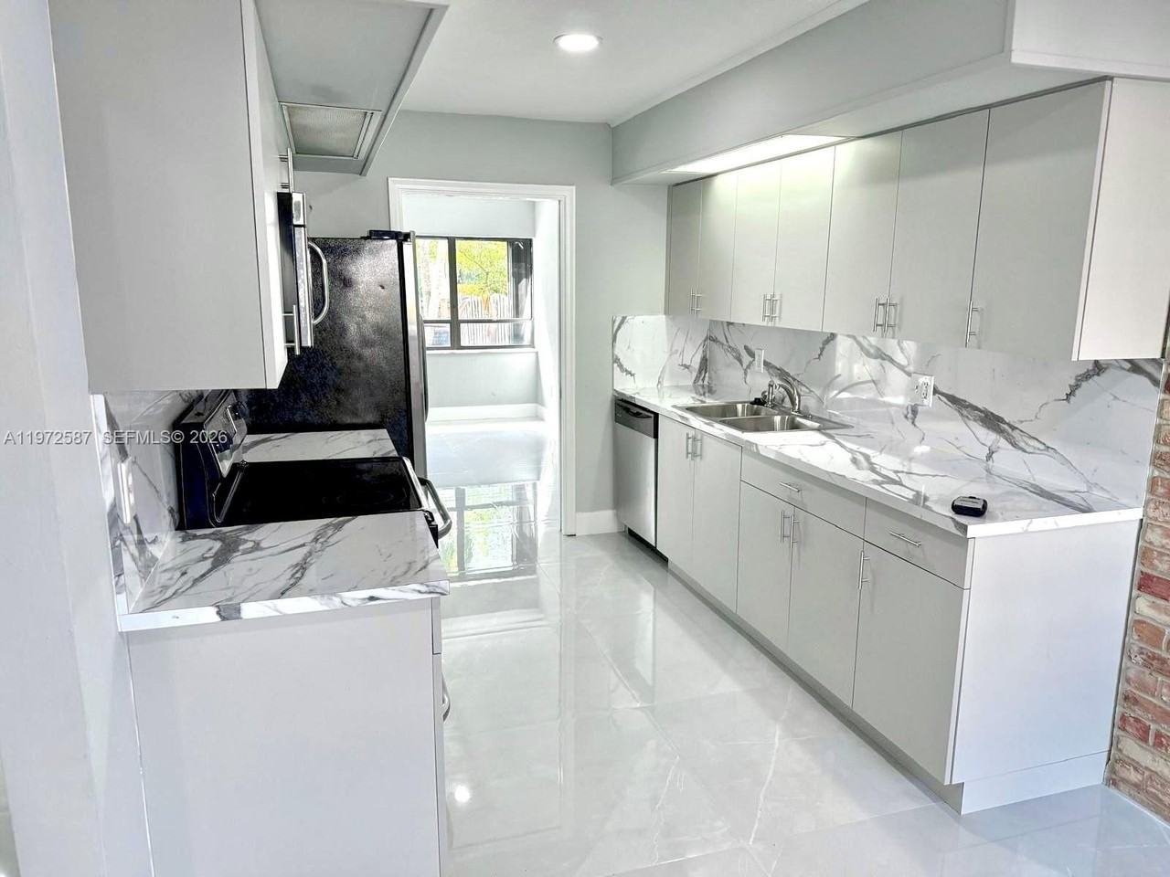 2700 N 34th Ave #I - Photo 4 of 22