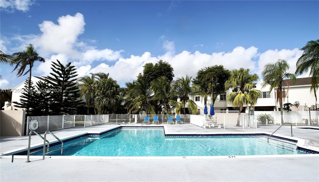 17425 Nw 67th Pl #B13 - Photo 7 of 24