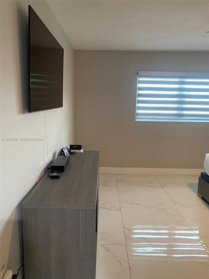 40 Nw 87th Ave #D211 - Photo 7 of 11