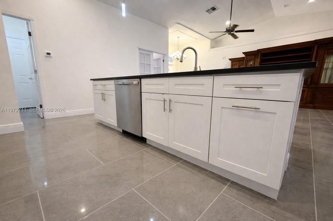 1440 Graham Cir #1440 - Photo 7 of 32