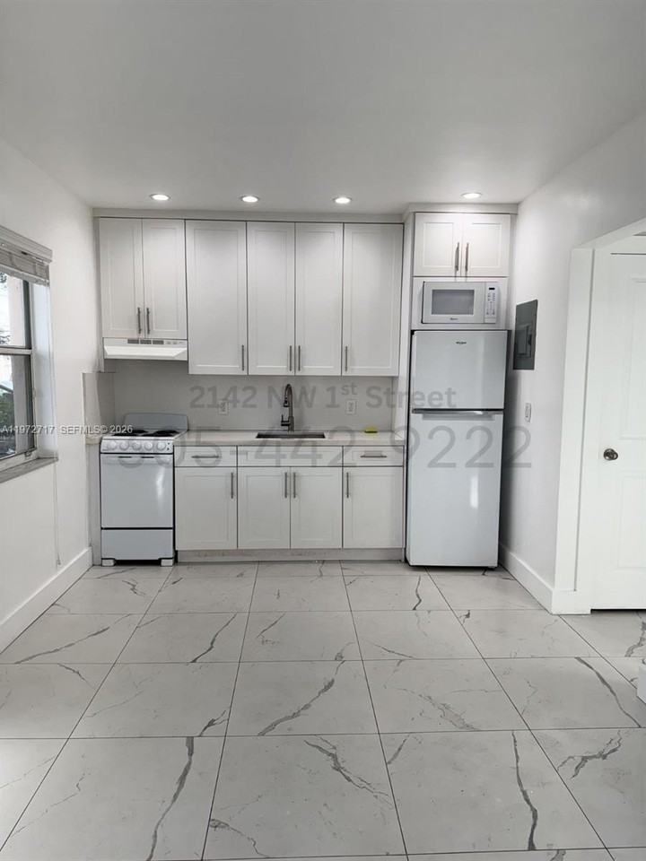 2142 Nw 1st St #2142 - Photo 3 of 9