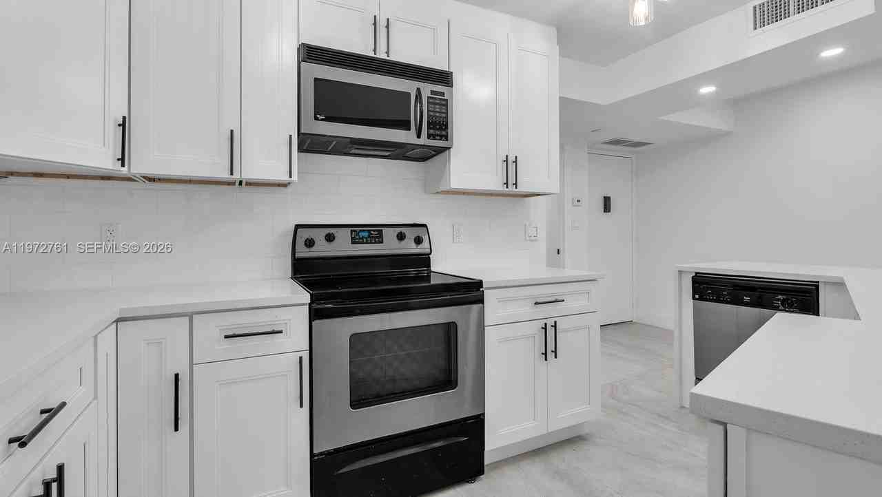 6911 Environ Blvd #4J - Photo 3 of 24