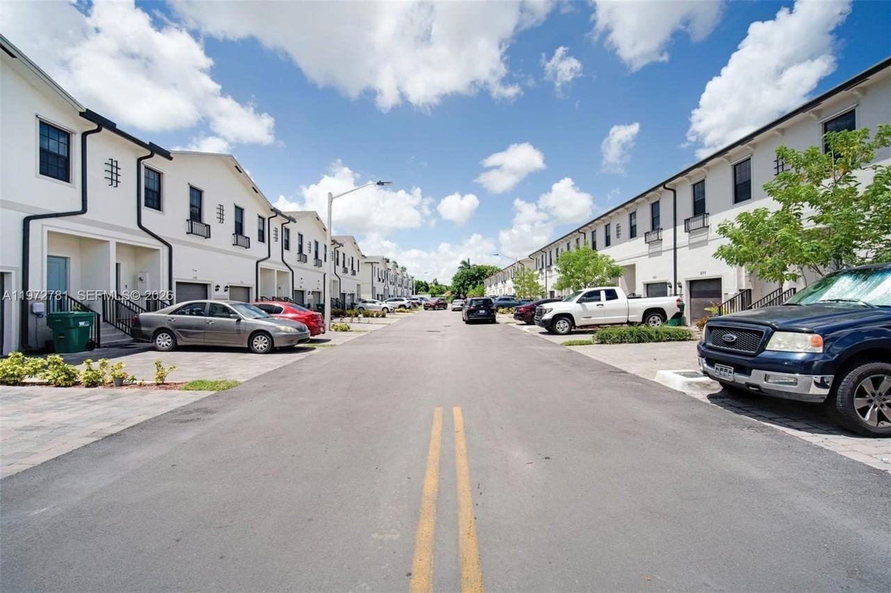 1181 Sw 7th Ct #1181 - Photo 2 of 19