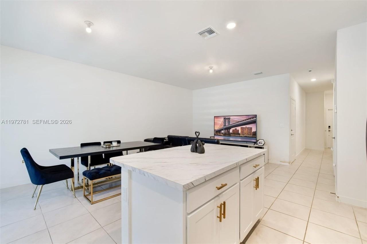 1181 Sw 7th Ct #1181 - Photo 6 of 19