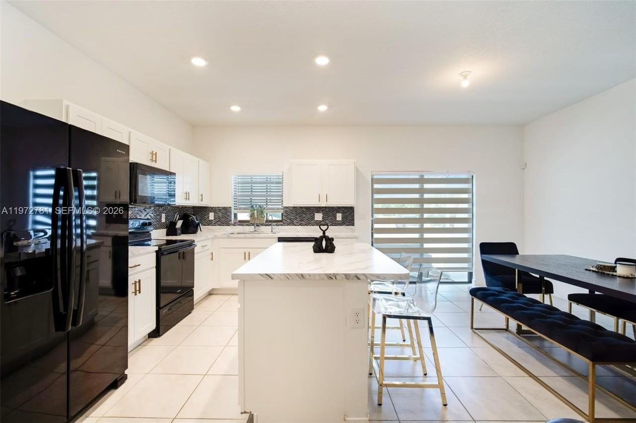 1181 Sw 7th Ct #1181 - Photo 7 of 19