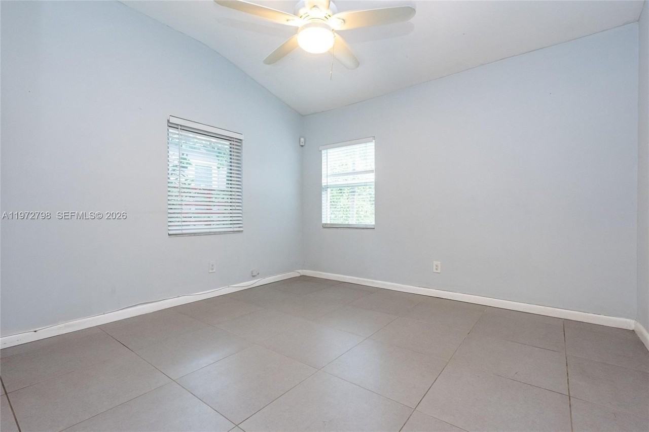 330 Ne 86th St - Photo 4 of 21