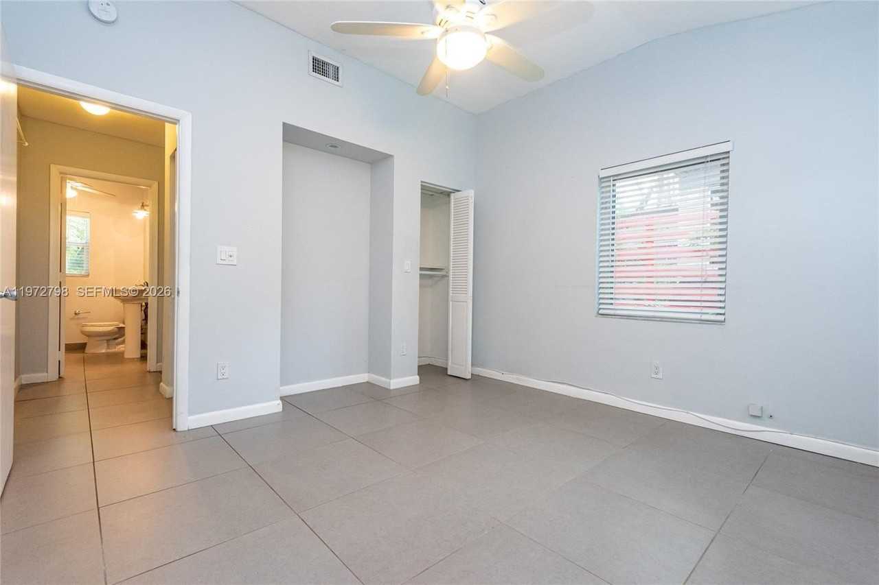 330 Ne 86th St - Photo 7 of 21