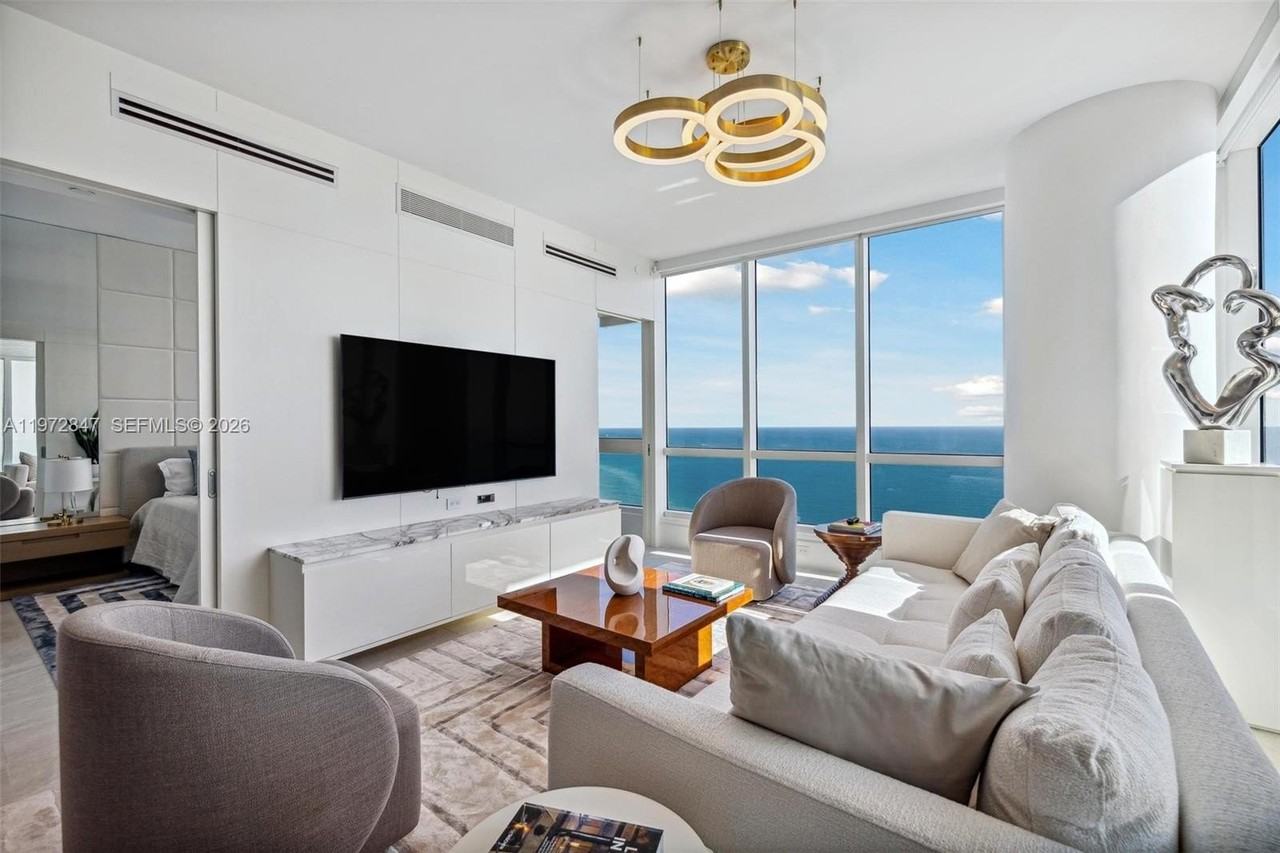 100 S Pointe Dr #3905 - Photo 4 of 25