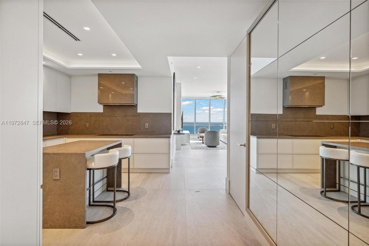 100 S Pointe Dr #3905 - Photo 6 of 25