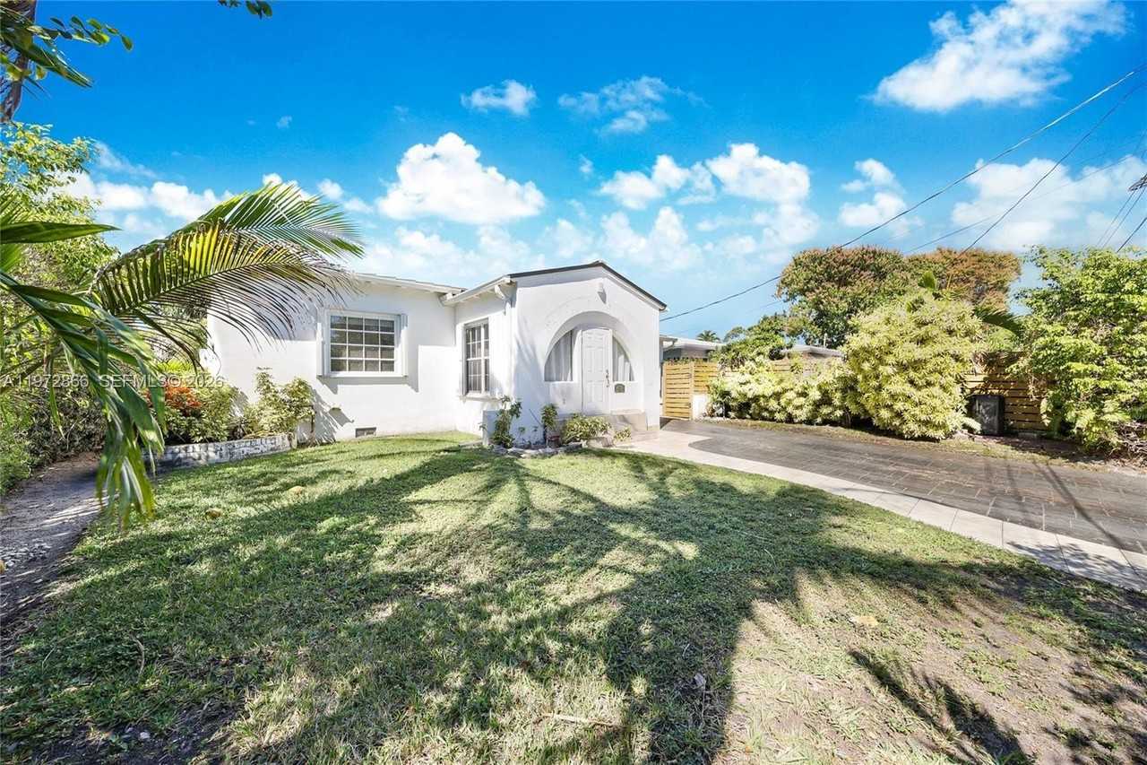 9056 Emerson Ave #AVE - Photo 2 of 14