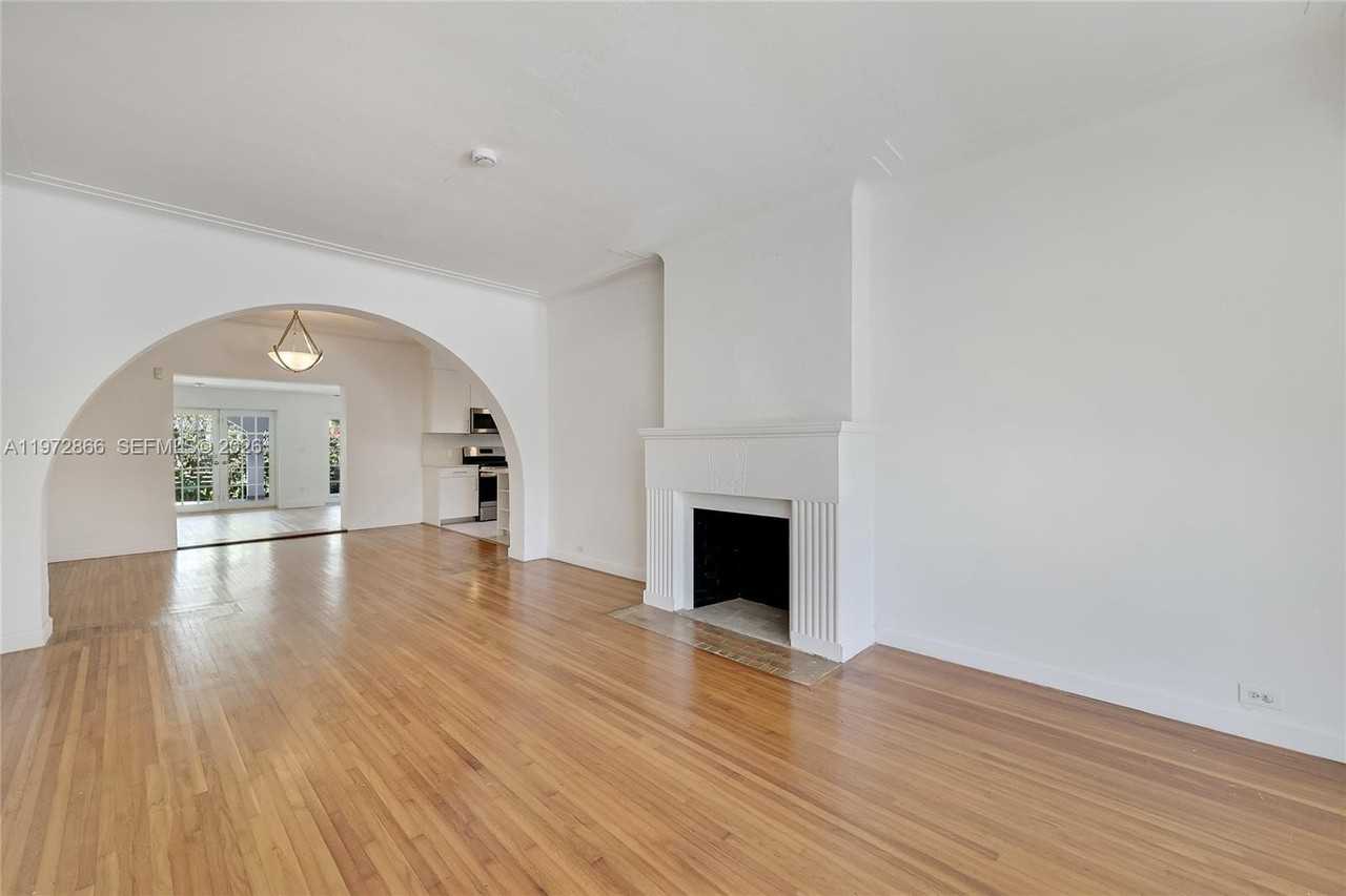 9056 Emerson Ave #AVE - Photo 4 of 14