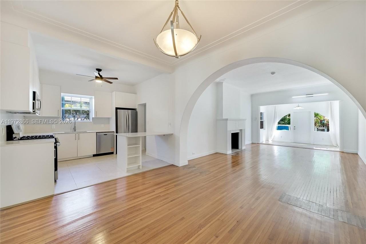 9056 Emerson Ave #AVE - Photo 5 of 14