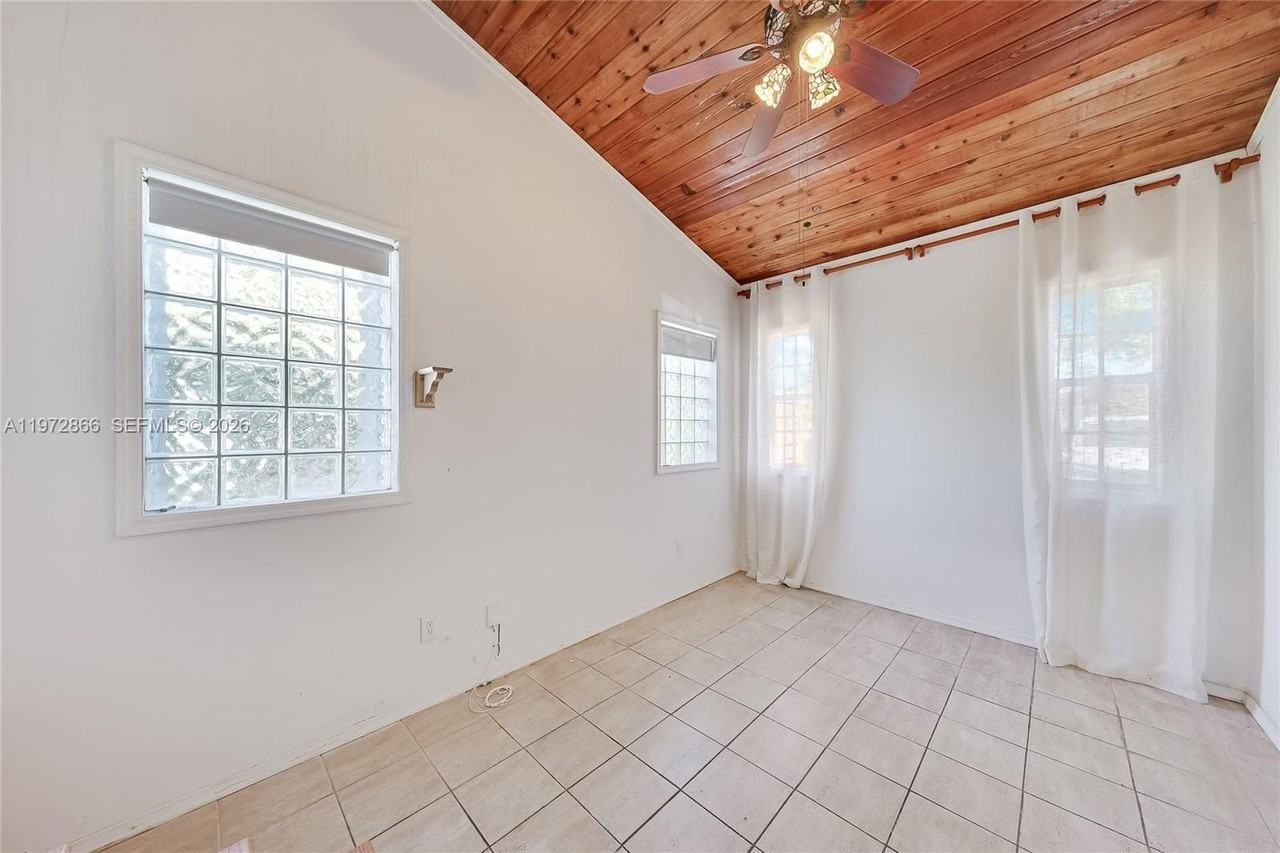 9056 Emerson Ave #AVE - Photo 7 of 14