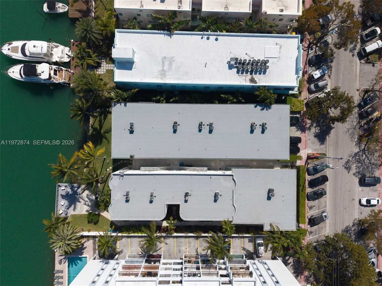 6905 Bay Dr #16 - Photo 3 of 50