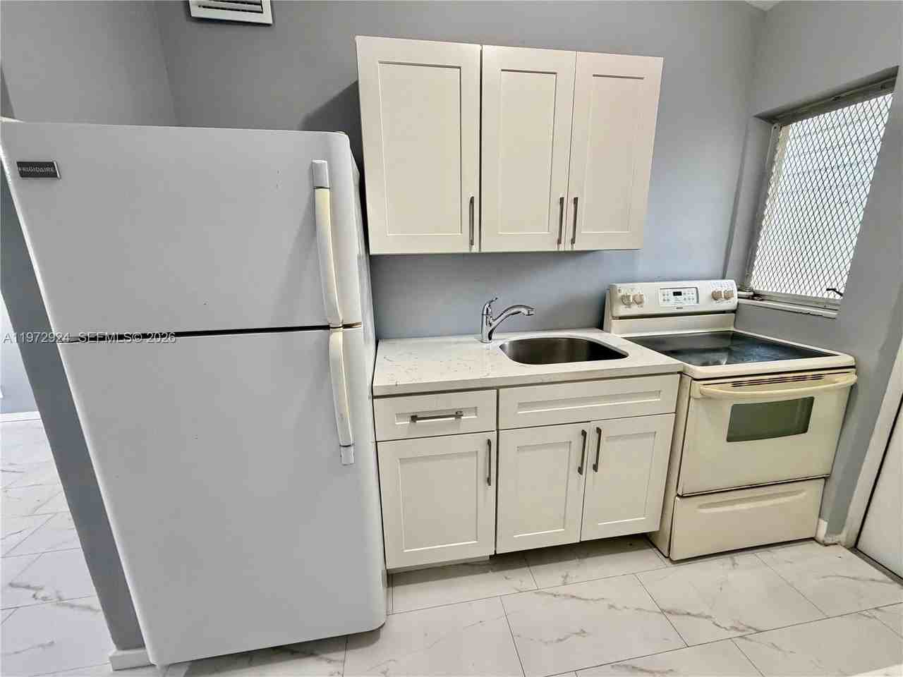 836 Nw 12th Ter #2 - Photo 7 of 18