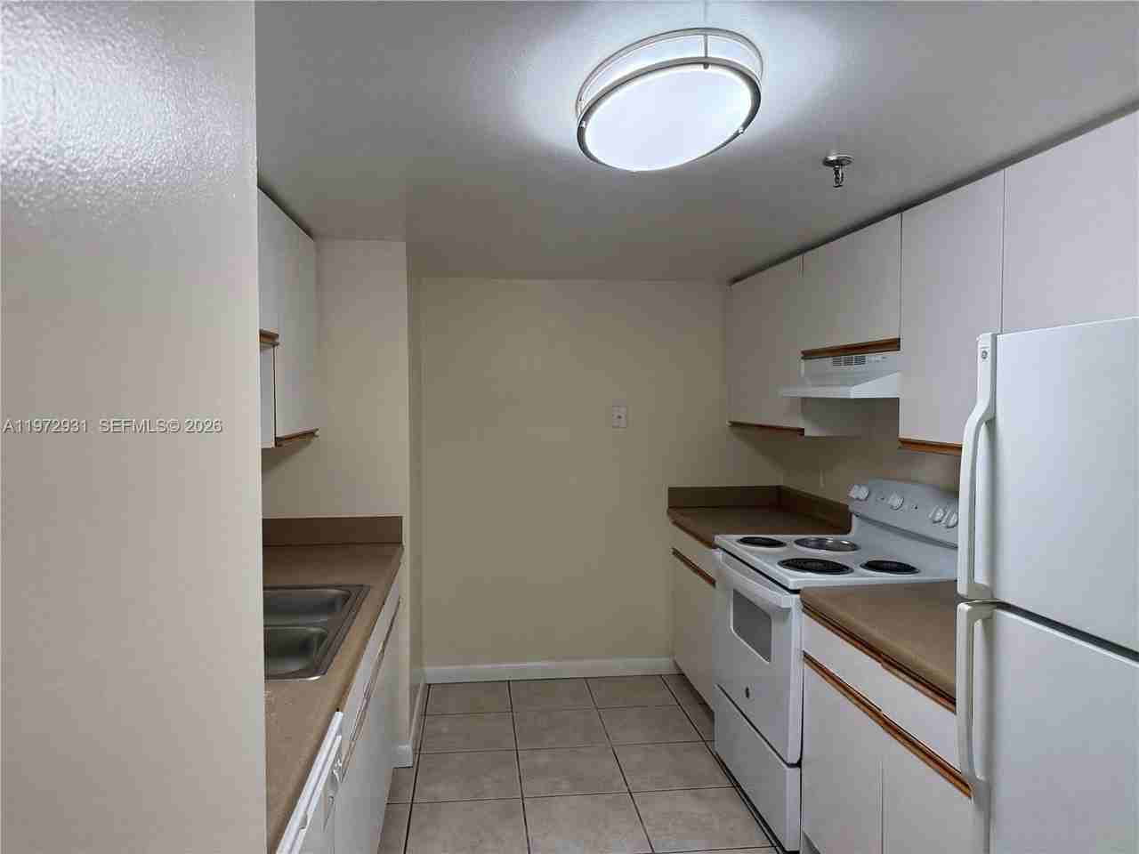 915 Nw 1st Ave - Photo 5 of 9