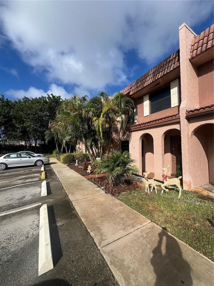 13 Matador Ln #4-27 - Photo 2 of 45