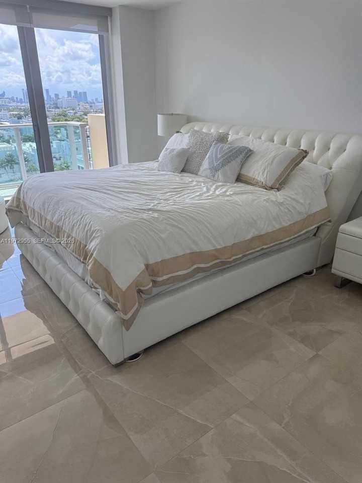 1455 Ocean Dr #1211 - Photo 4 of 11