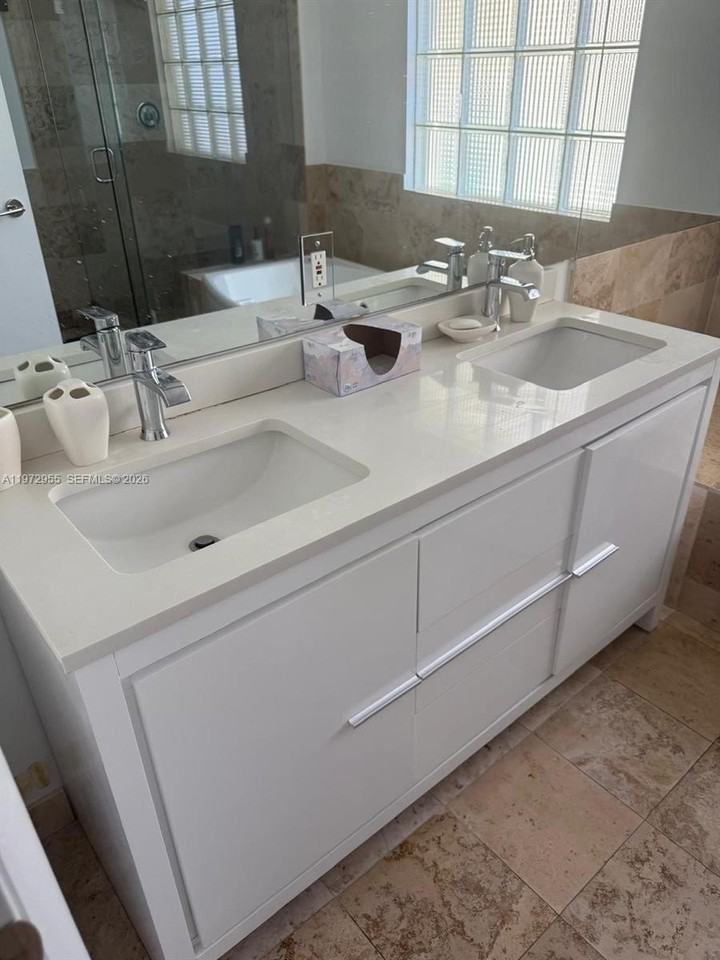 1455 Ocean Dr #1211 - Photo 7 of 11