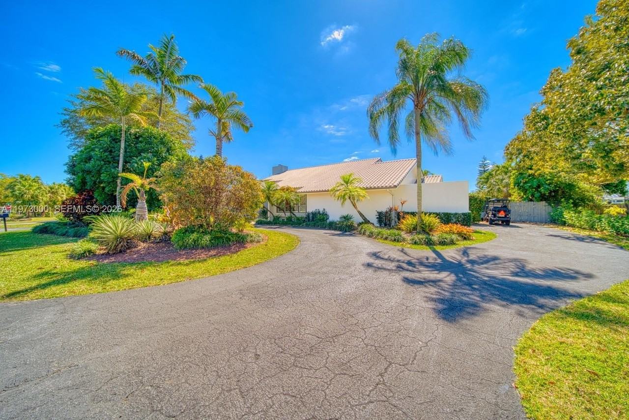 9220 Sw 102nd St - Photo 4 of 50