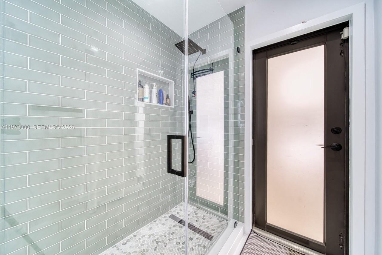 9220 Sw 102nd St - Photo 5 of 50