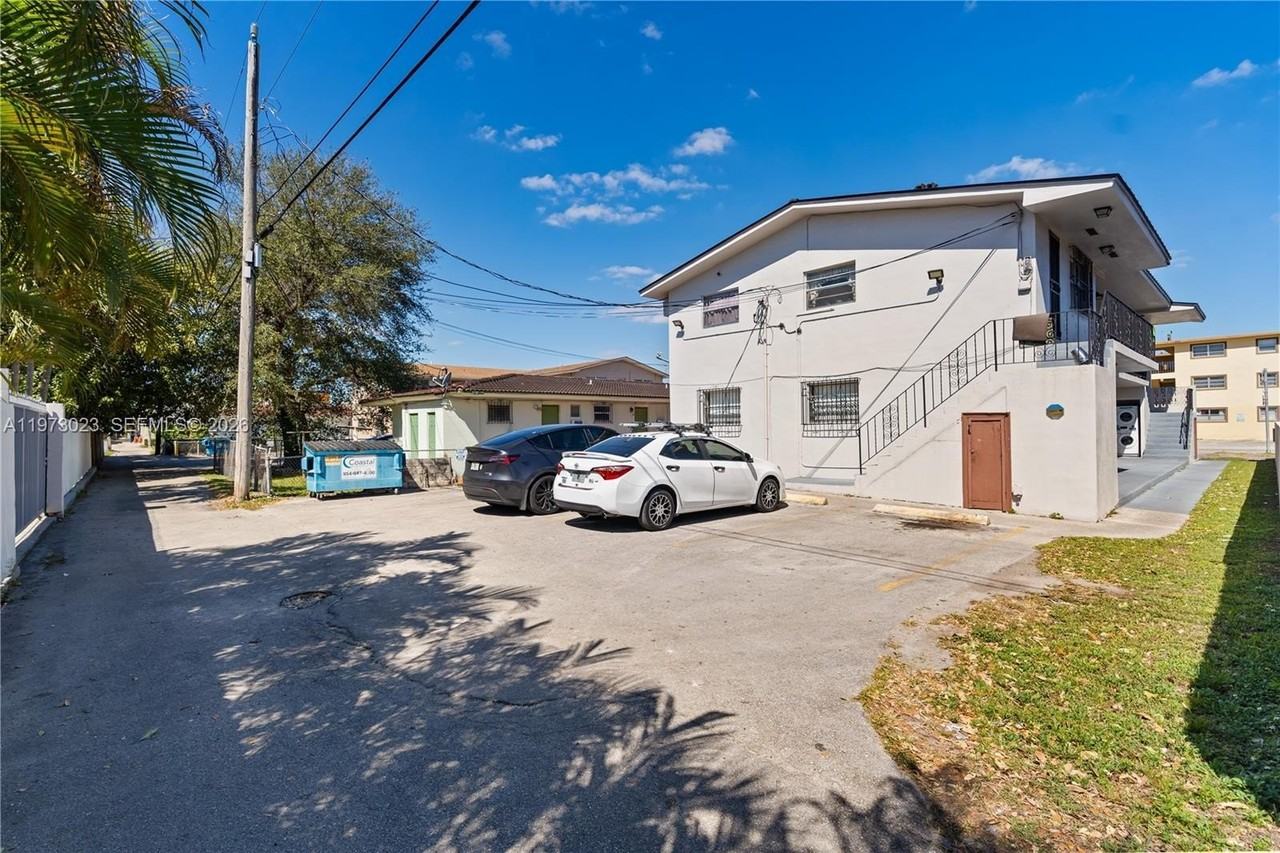 6406 W Flagler St #1 - Photo 4 of 21