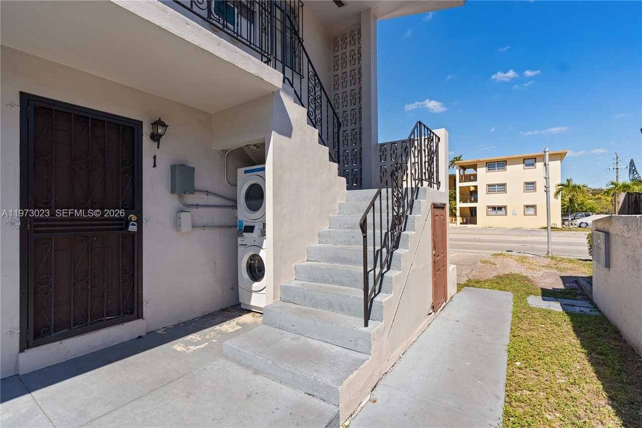 6406 W Flagler St #1 - Photo 5 of 21