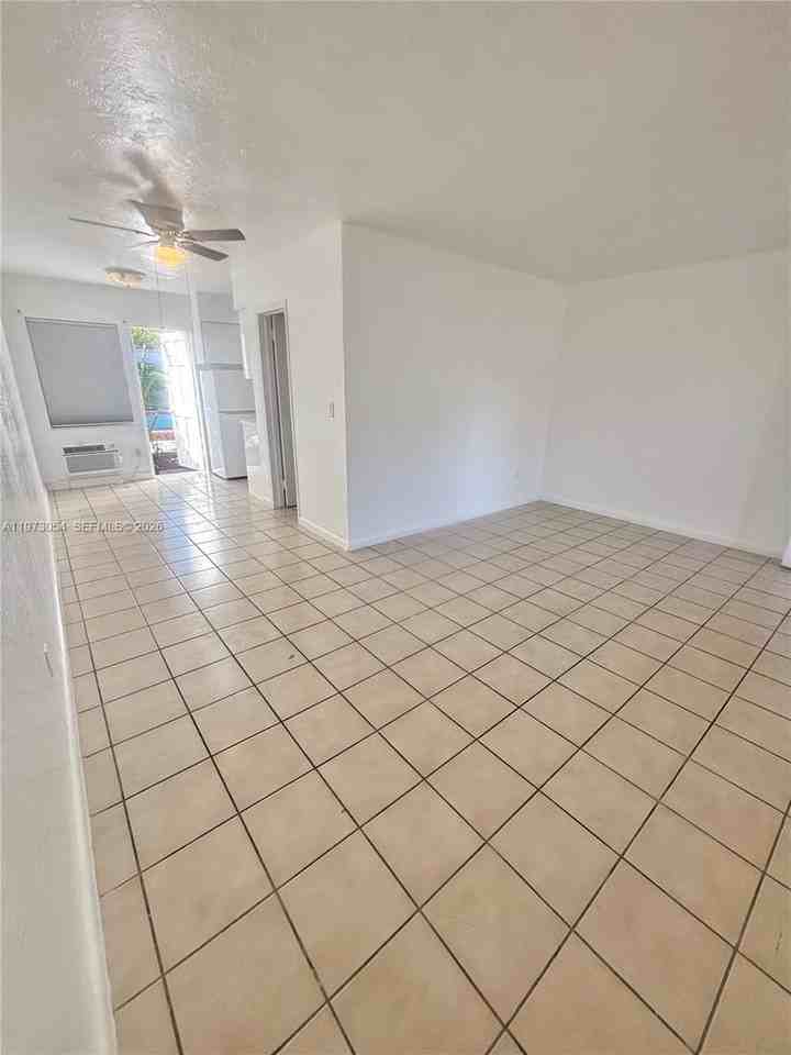 15 Alhambra Cir #6 - Photo 4 of 8