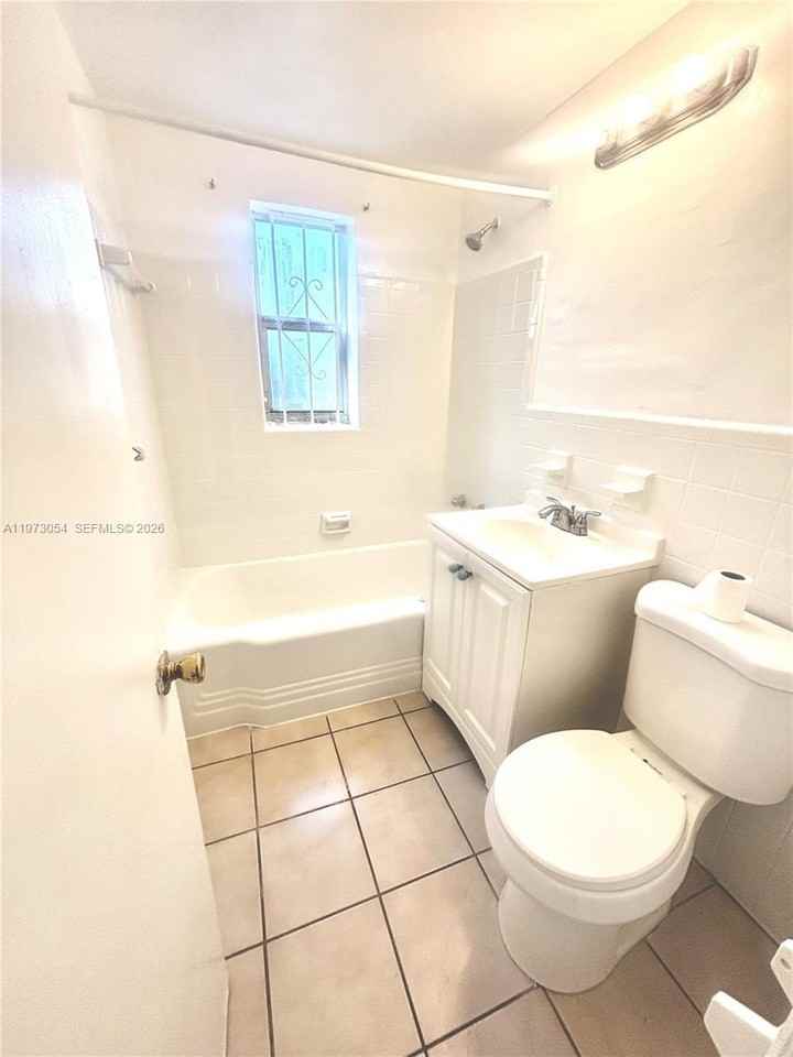 15 Alhambra Cir #6 - Photo 7 of 8