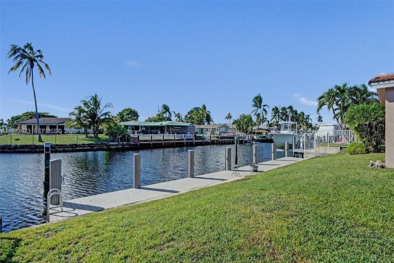 949 Se 10th Ct - Photo 6 of 38