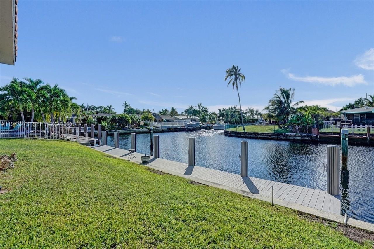 949 Se 10th Ct - Photo 7 of 38