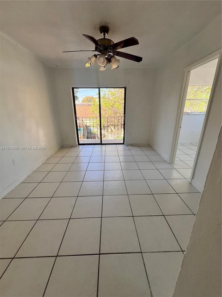 608 Sw 15th Ave #2 - Photo 2 of 22