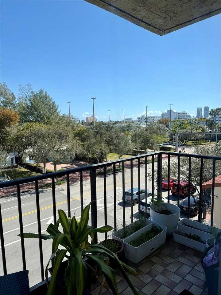 1236 Alton Rd #401 - Photo 4 of 13